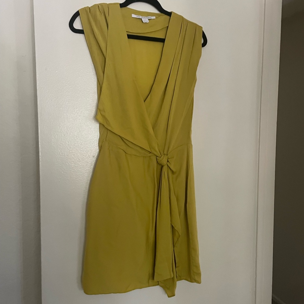 Beautiful Yellow Silk Diane Von Furstenberg Dress